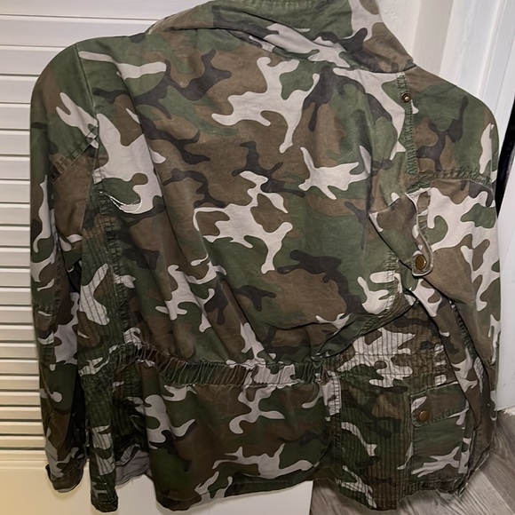 Love Tree Camo Jacket | Size M - Picture 4 of 4